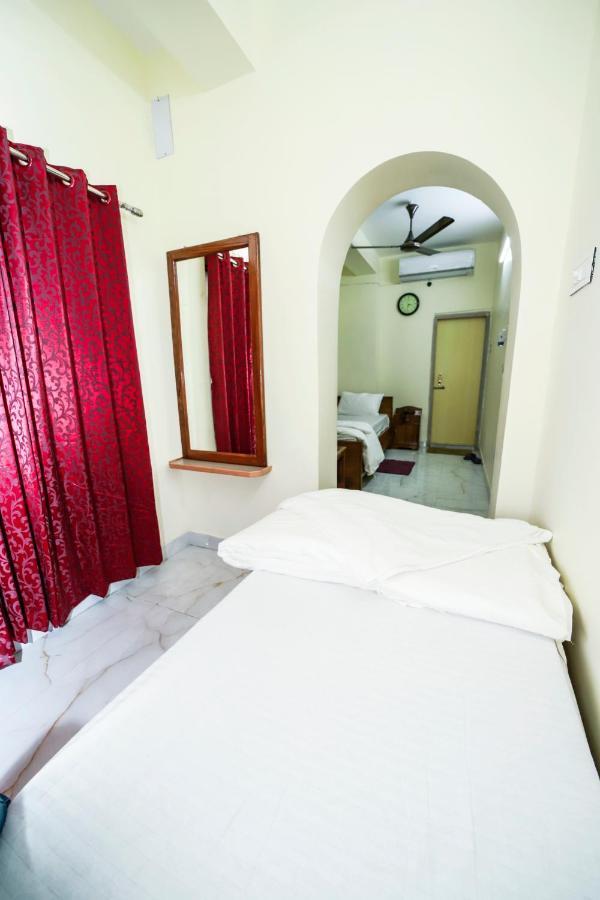Rishika Guest House And Banquet Kolkata Exterior photo